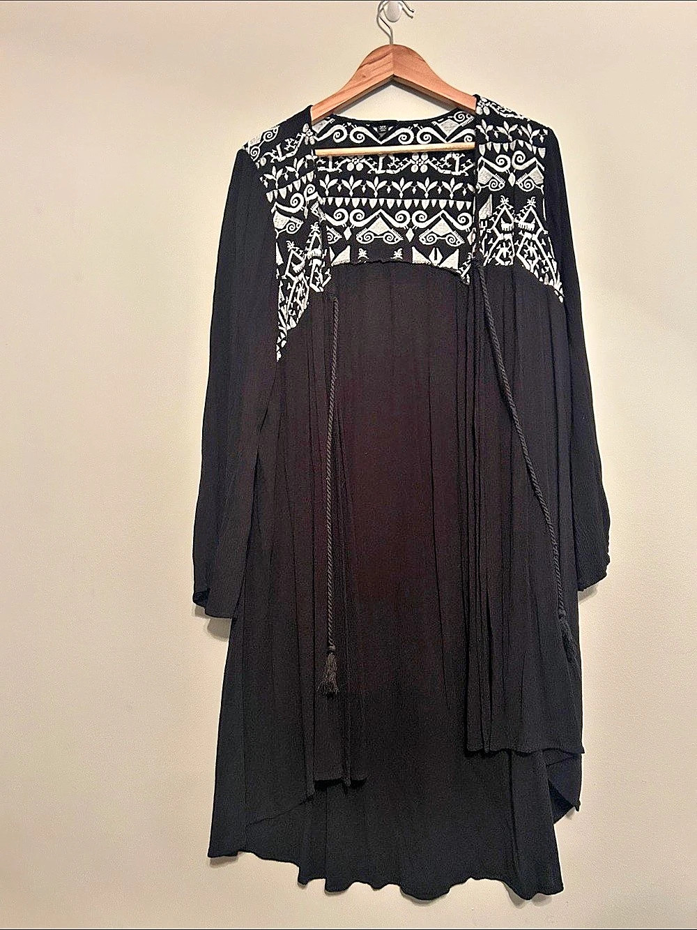 Torrid Black & White Swim Cover Size 1/2